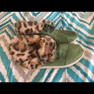 Toms canvas winter shoes